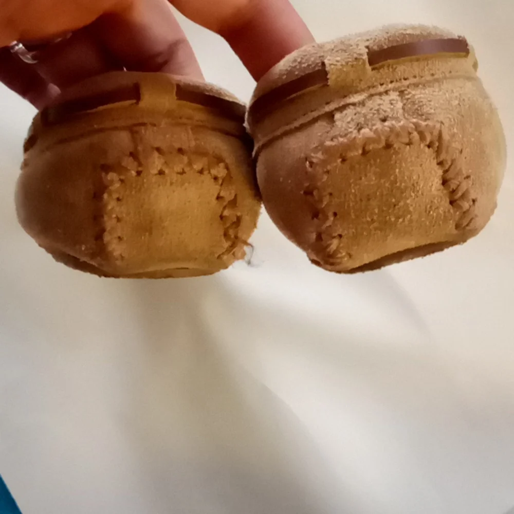 Unisex Toddler size 9 Minnetonka Slippers